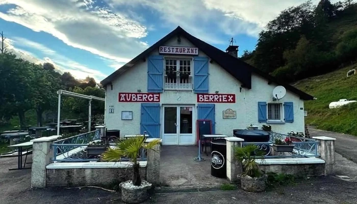 Auberge Berriex Gite Detape Du Gr 10 Hebergement Restaurant Bar Ouvert Maintenant - Sainte-engrâce
