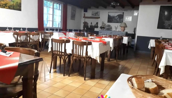Auberge Berriex Gite Detape Du Gr 10 Hebergement Restaurant Bar Photos Des Visiteurs - Sainte-engrâce