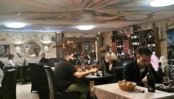 Auberge Des Grands Vins -  Atmosphere - Labarde