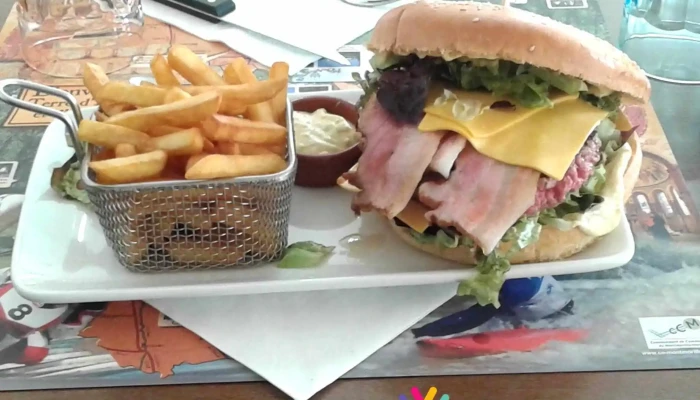 Chez Cecile Restaurant Du Boucher Hamburger - Availles-limouzine