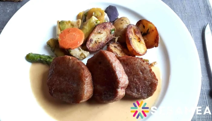 Hotel Restaurant Bar La Boule Dor Plats Et Boissons - Barbezieux-saint-hilaire