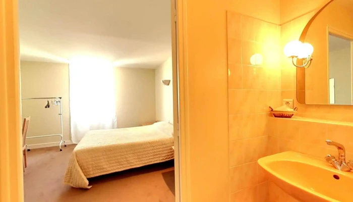 Hotel Restaurant Bar La Boule Dor Street View Et 360deg - Barbezieux-saint-hilaire