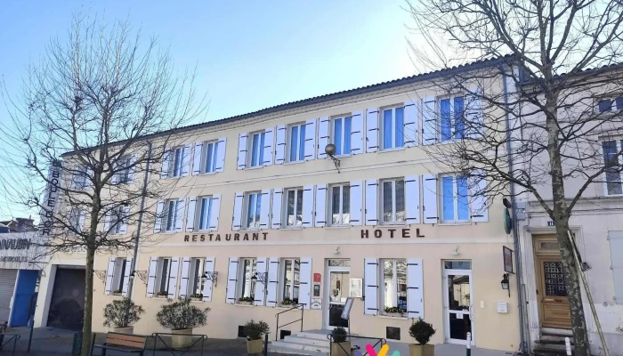 Hotel Restaurant Bar La Boule Dor Tout - Barbezieux-saint-hilaire