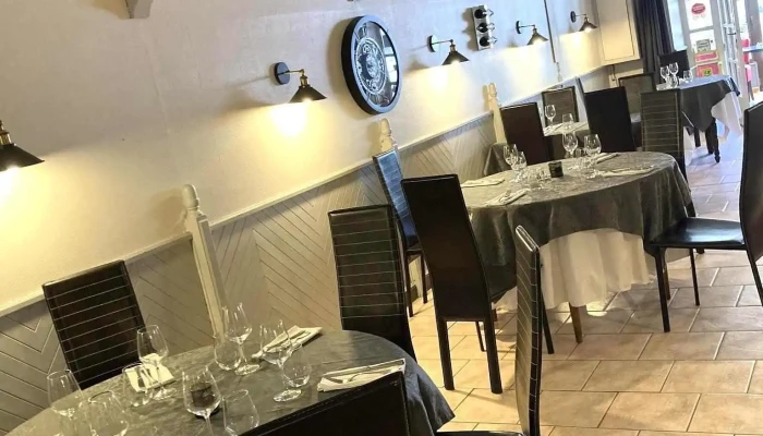 Hotel Restaurant La Vieille Auberge -  Atmosphere - Barbezieux-saint-hilaire