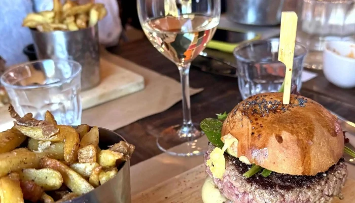 La Cantine -    Brasserie De Midi   Cuisine Du Marche Beychac Et Caillau - Beychac-et-caillau