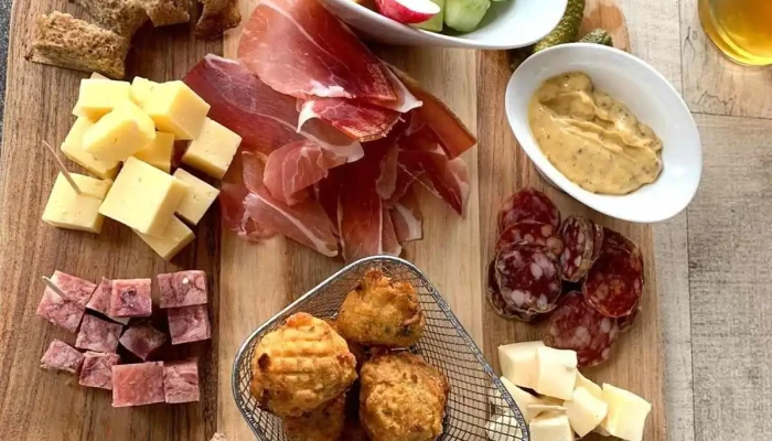 La Guinguette Caro Aux Fourneaux Plats Et Boissons - Monceaux-sur-dordogne