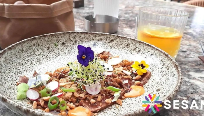 Le Chat Lent -  Plats Et Boissons - Arès