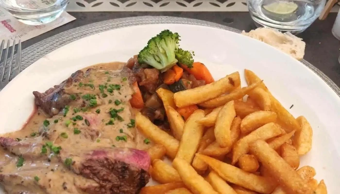 Le Petit Caboulot A Lisle Saint Georges En Gironde Pres De Bordeaux 33 Faux Filet - Isle-saint-georges