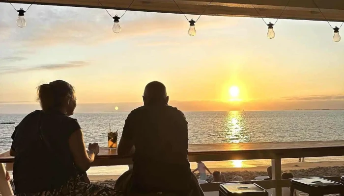 Les bains Beach Club Fouras - 17450 Fouras