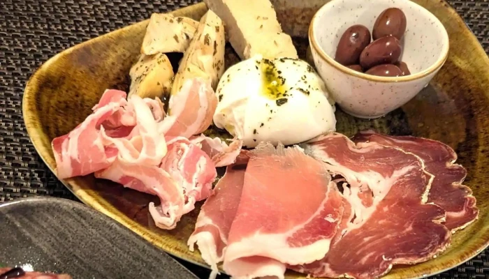Madre E Figlia -  Restaurant Italien - Beaumontois En Périgord