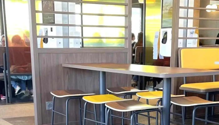 Mcdonalds Atmosphere - Bazas