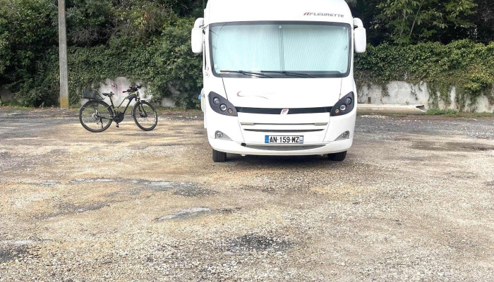 Parking -  Parking - - Bazas