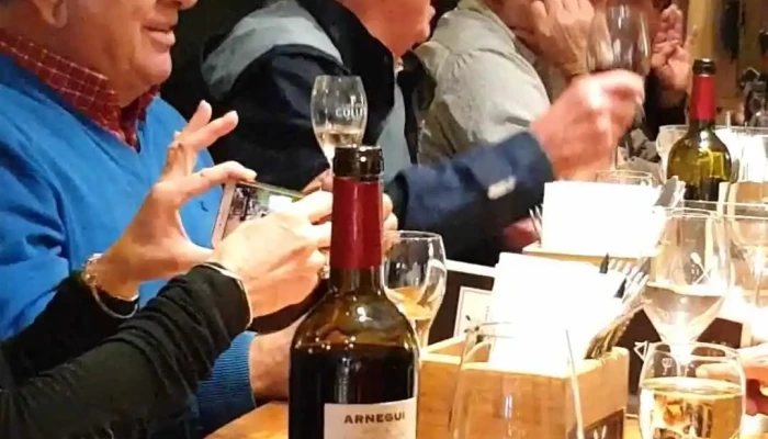 Une Bouteille A La Nive Atmosphere - Bayonne