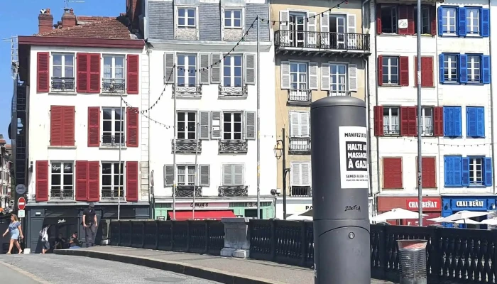 Une Bouteille A La Nive Catalogue - Bayonne