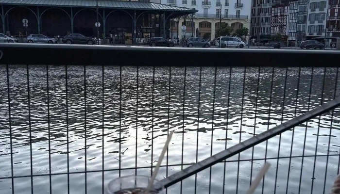Une Bouteille A La Nive Les Plus Recentes - Bayonne