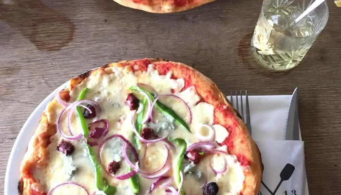 Une Bouteille A La Nive Pizza - Bayonne