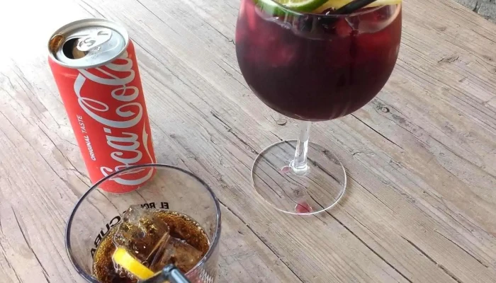Une Bouteille A La Nive Sangria - Bayonne