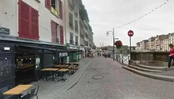Une Bouteille A La Nive Street View Et 360deg - Bayonne