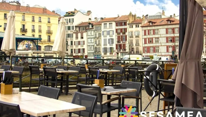 Une Bouteille A La Nive Tout - Bayonne