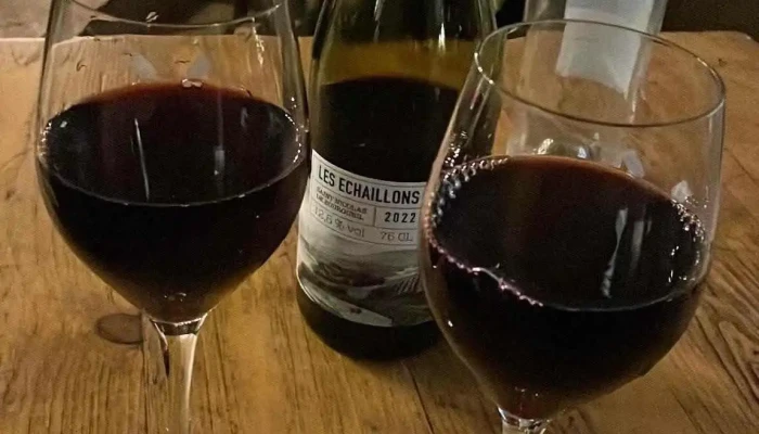 Une Bouteille A La Nive Vin Rouge - Bayonne